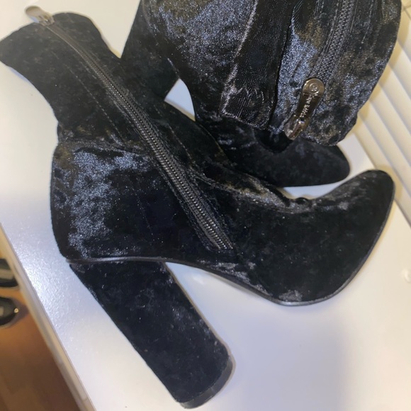 VELVET ANKLE BOOTIES - Picture 1 of 3